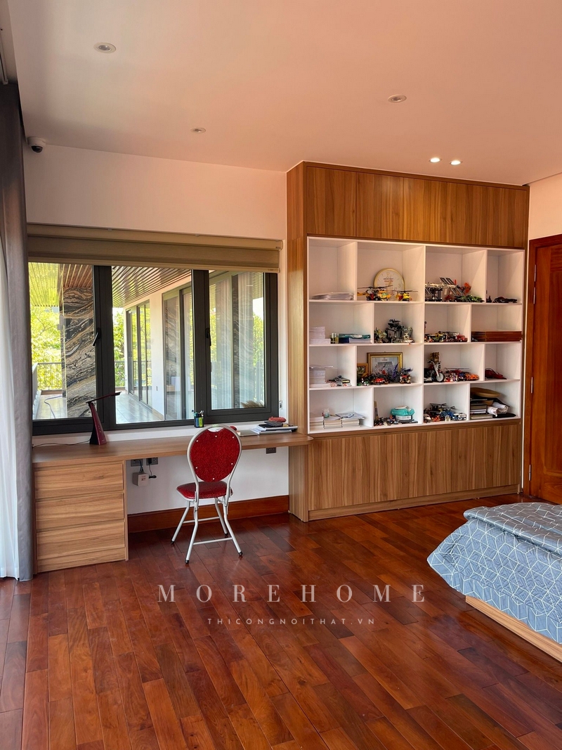 Thi công nội thất phòng ngủ có bàn học hiện đại không gian sắp xếp khoa học, tiện nghi, thoải mái cho sử dụng hằng ngày.
